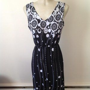 BLACK AND WHITE LONG DRESS SIZE LARGE